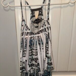 Suzy Shier Black and White Patterned Tank Top